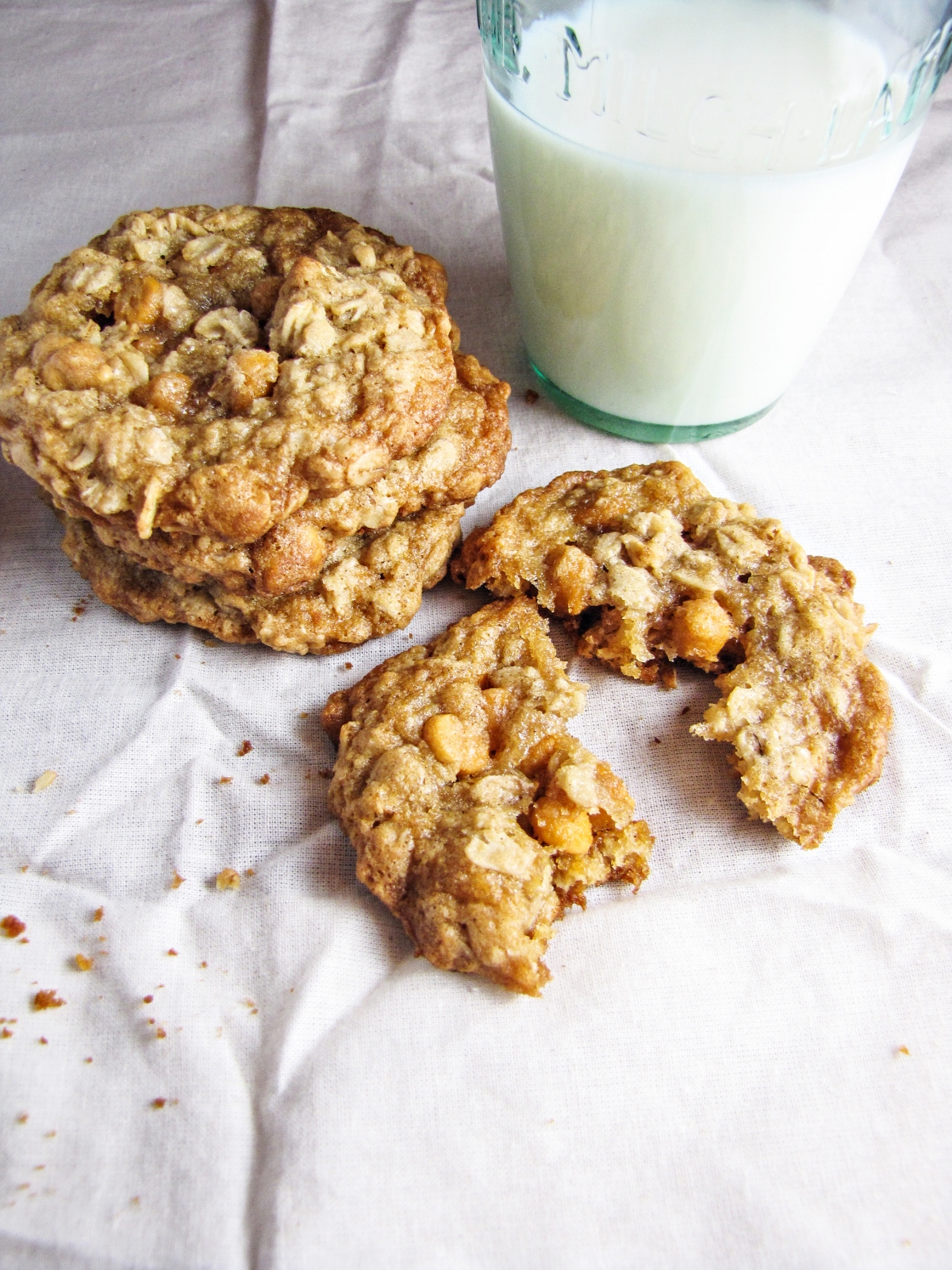 A Childhood Cookie // Oatmeal Scotchies