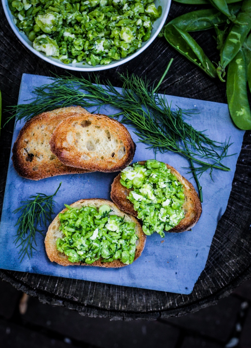 Ingredient of the Week: English Peas // Smashed Pea, Dill, and Feta Crostini {Katie at the Kitchen Door}