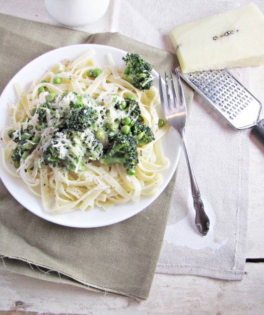 Ingredient of the Week: English Peas // Lemon Broccoli Pasta with Peas 