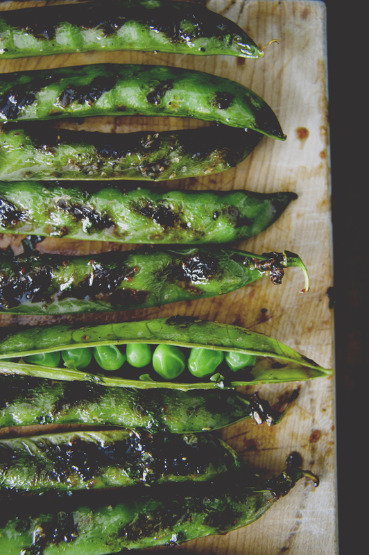 Ingredient of the Week: English Peas // Spicy Grilled Pea Pods from The Kitchy Kitchen