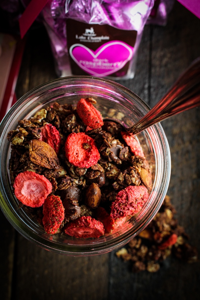 Happy Valentine’s Day // Chocolate-Almond-Strawberry Granola