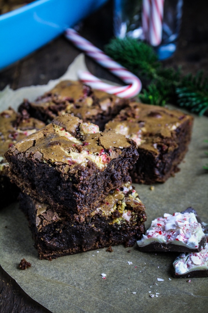Peppermint Bark Brownies {Katie at the Kitchen Door} #christmas #baking