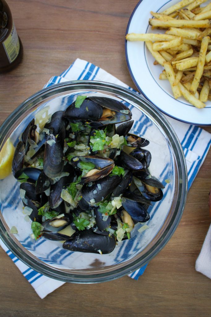 Ale-Steamed Mussels with Creme Fraiche {Katie at the Kitchen Door} #itsWHOgaarden #sponsored