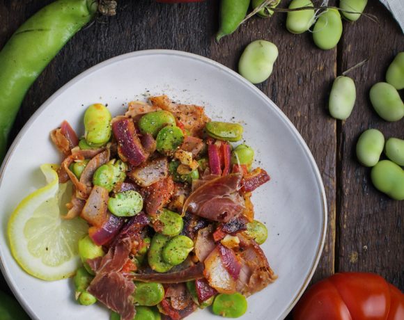 Ingredient of the Week: Fava Beans // Spanish Fava Bean Salad with Tomatoes and Jamón