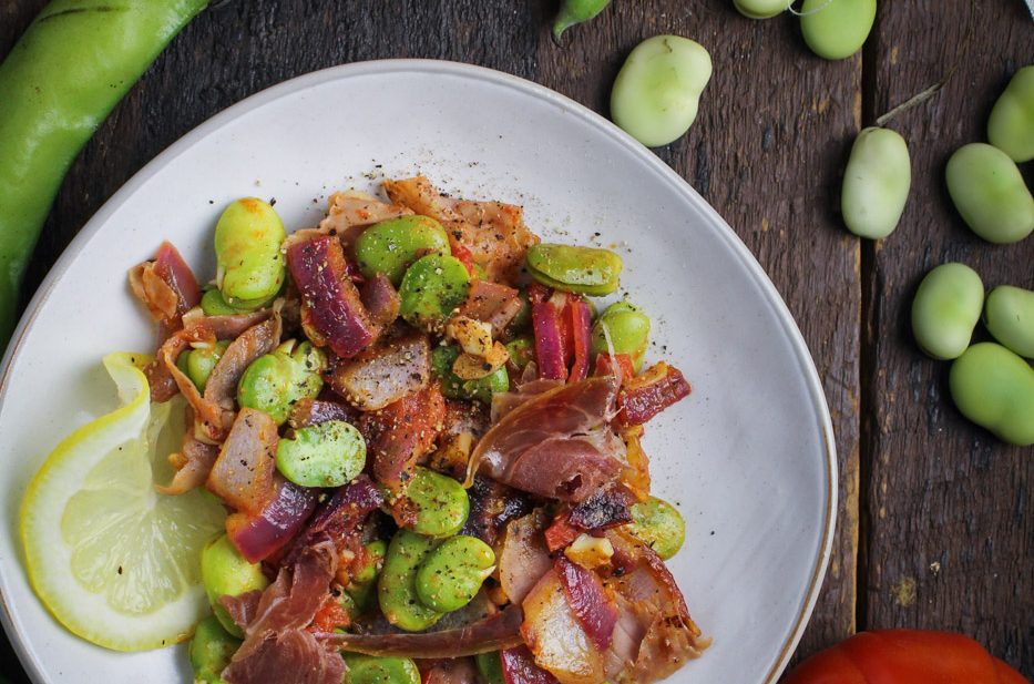 Ingredient of the Week: Fava Beans // Spanish Fava Bean Salad with Tomatoes and Jamón
